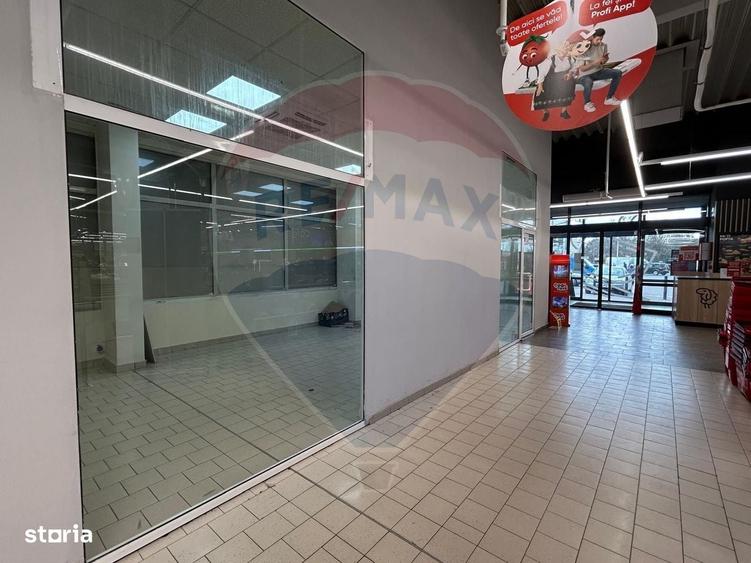 Spațiu comercial, de 58 mp, în Posta