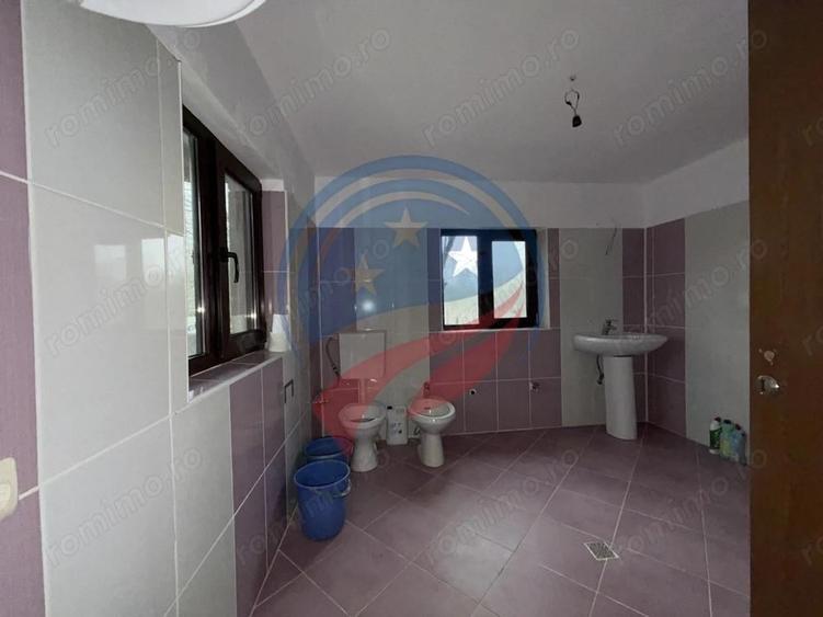 CASA CU TEREN 2500 MP LA 23 KM DE CRAIOVA CU TEAVA DE GAZE - 4