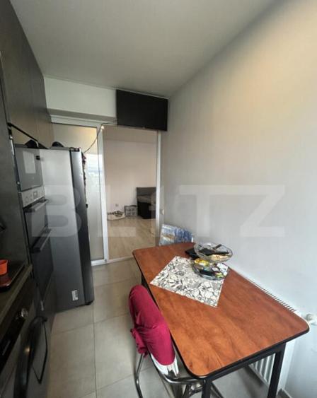 Apartament cu 3 camere, 68 mp, etaj intermediar, zona Tracto - 4