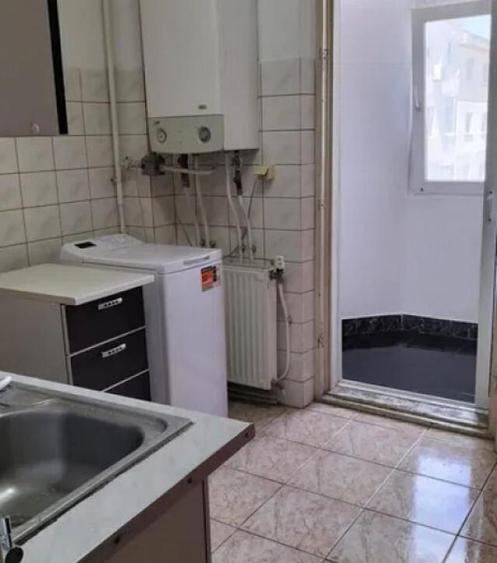 - Apartament 3 camere decomandat, Calarasi 4, etaj 3. - 1