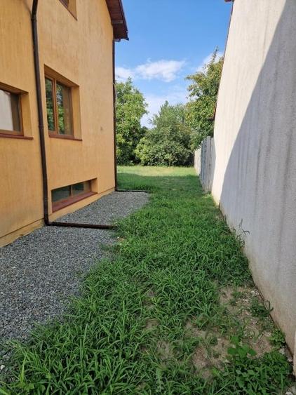 Casă individuală cu 7 camere cu Canalizare în Calea Urseni