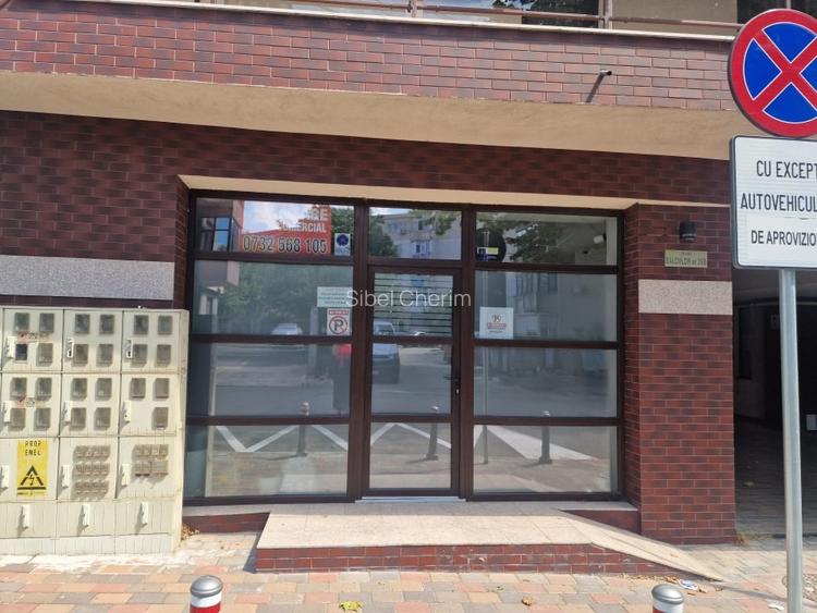 Spatiu comercial modern de vanzare - Zona KM 4-5