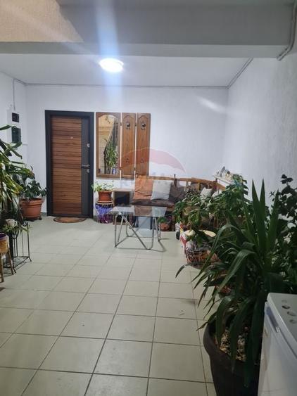 Apartament cu 3 camere de inchiriat la etajul 1 - 9
