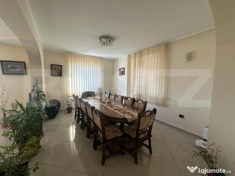 Casa spa?ioasa cu etaj, teren generos ?i livada, Zona P - 5