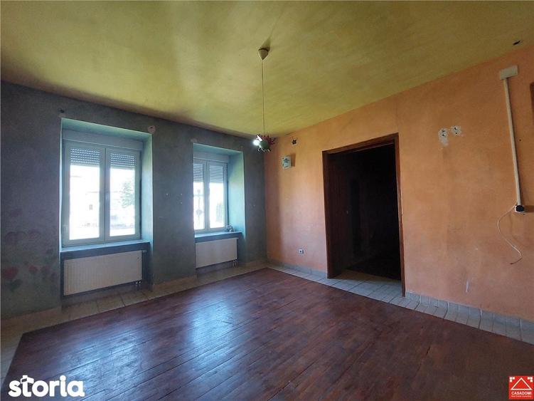 Casa spatioasa cu teren mare, pe colt, in Periam - 3
