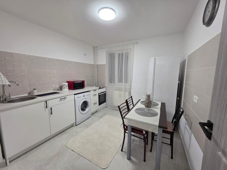 Jean Steriadi, 15 minute metrou 1 Decembrie 1918, pe Fetesti, bloc 4 etaje - 12