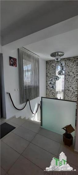 Vila eleganta de vanzare in Damaroaia - 11