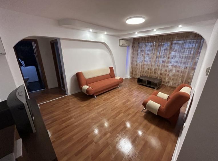 Spre închiriere apartament 3 camere - 1