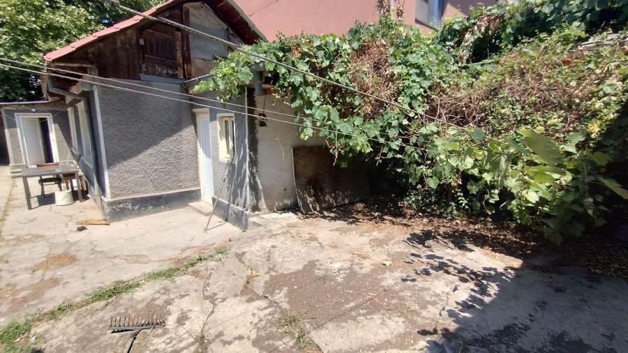 Teren cu casa demolabila in INEL 2 - 2