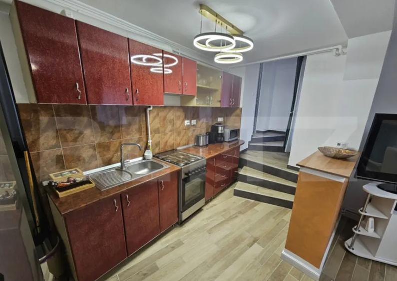 Apartament cu 3 camere de inchiriat, 70 mp, zona Centru, Al - 10