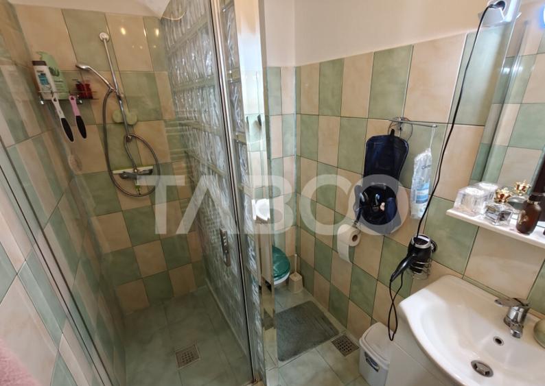 Casa cu 4 camere - 3 locuri de parcare - curte - filigorie - - 1