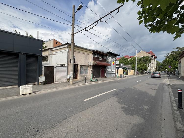 Casă individuală cu 6 camere cu Canalizare în Iancului