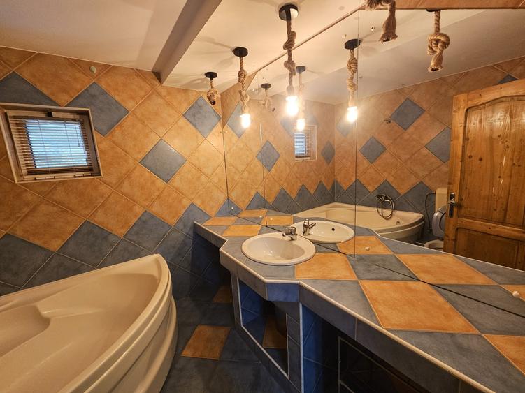 Apartament cu 3 camere semidecomandat, mobilat în Plopilor