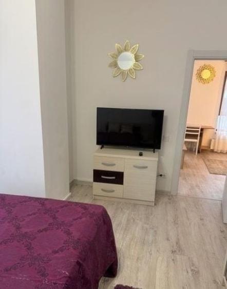 Apartament cu 2 camere semidecomandat, mobilat în Mihai Bravu