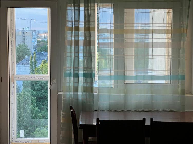 Apartament cu 4 camere decomandat în Drumul Taberei