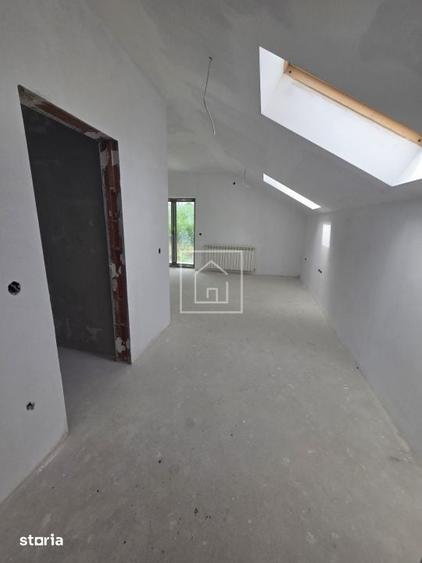 Casă cu 5 camere cu Teren 250 Mp în Axente Sever