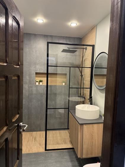 Apartament cu 3 camere decomandat în Rovine