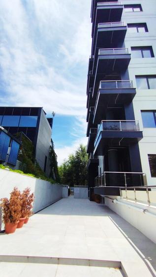 Apartament cu 4 camere semidecomandat în Herăstrău