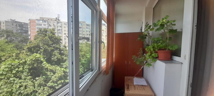 Apartament cu 3 camere decomandat în Drumul Taberei