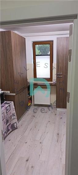 Apartament cu 3 camere decomandat în Astra