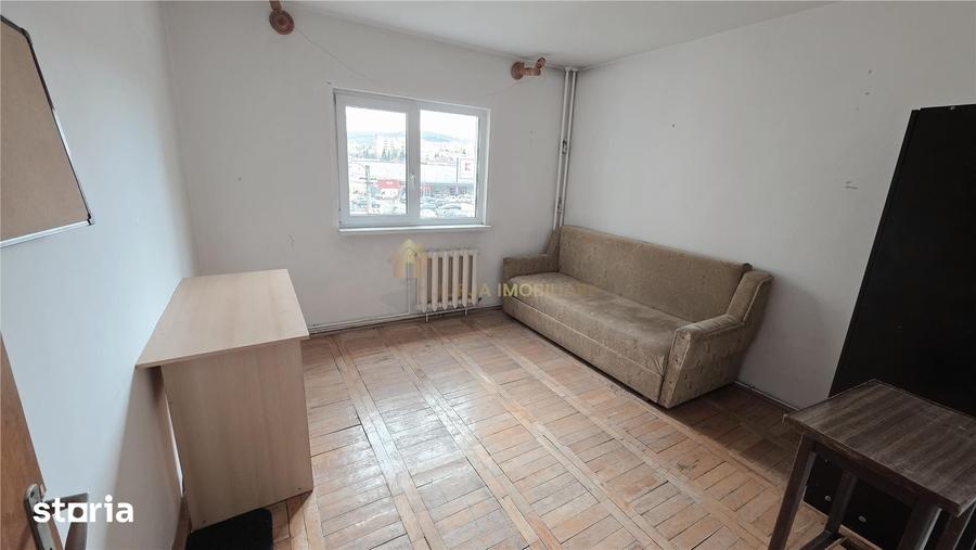 Apartament cu 3 camere decomandat, mobilat în Plopilor
