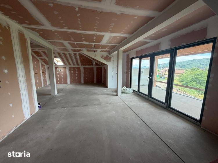 Casă cu 6 camere cu Teren 1400 Mp în Central