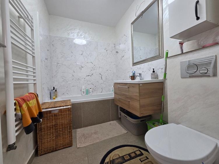 Apartament cu 2 camere decomandat în Central