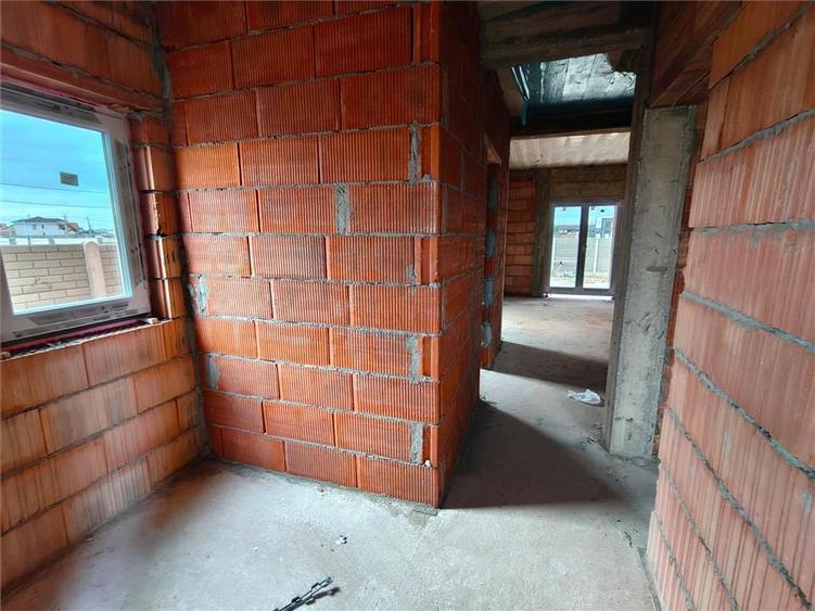 Duplex cu 4 camere cu Canalizare în Moșnița Nouă