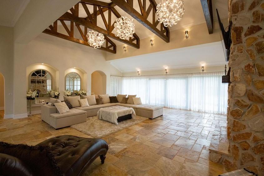 Casă individuală cu 5 camere cu Piscina în Tunari