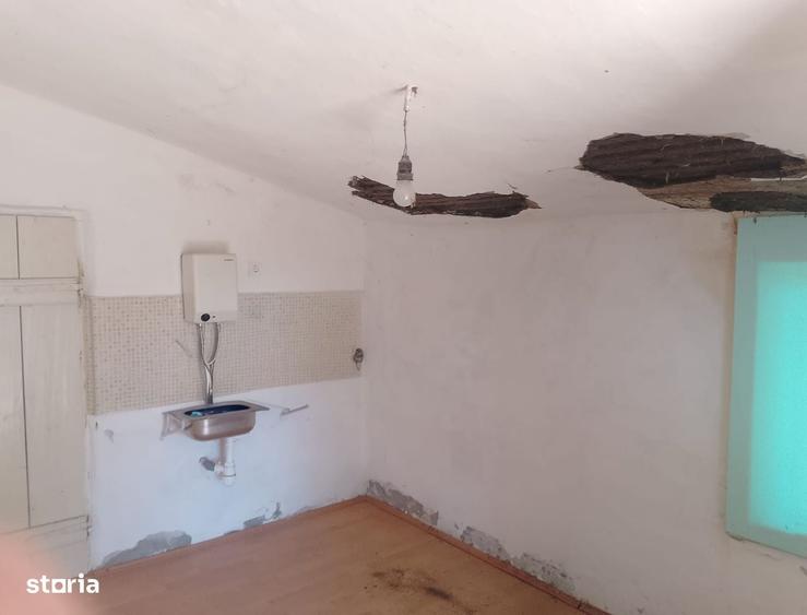 Casă cu 3 camere cu Teren 3500 Mp în Central