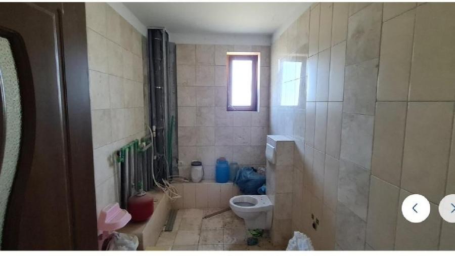 Casă individuală cu 6 camere în Central
