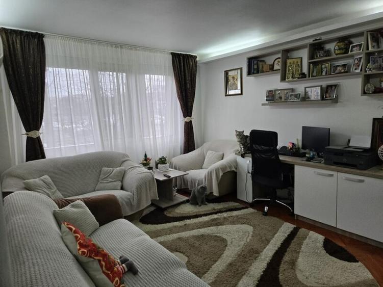 Apartament cu 3 camere semidecomandat, mobilat în Brâncoveanu