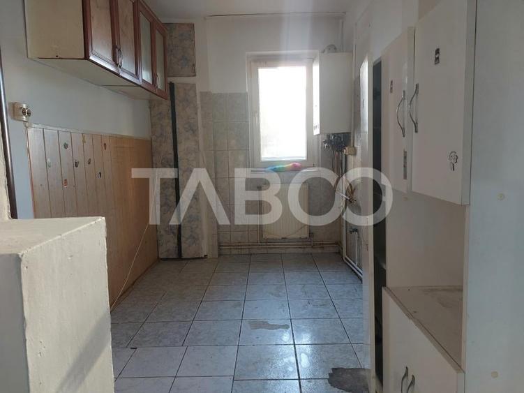 Apartament 2 camere decomandate 35 mp parter zona Stejarului Cisnadie - 5