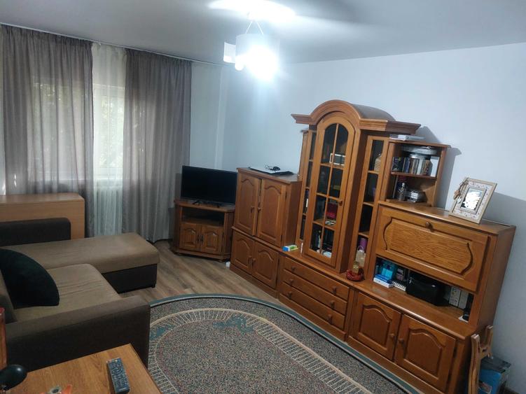 PACURARI-ap. 3 camere, et.1/4, 60MP, bloc din 1985, PETRU PONI! - 1