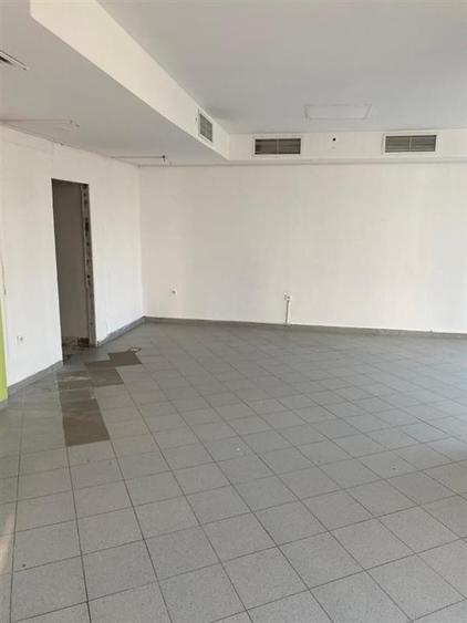Inchiriez Spatiu comercial cu vitrina mare. - 7
