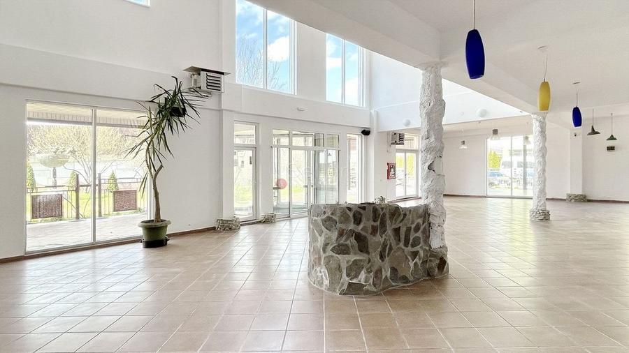 Spatiu Comercial cu Multiple Functionalitati - 20