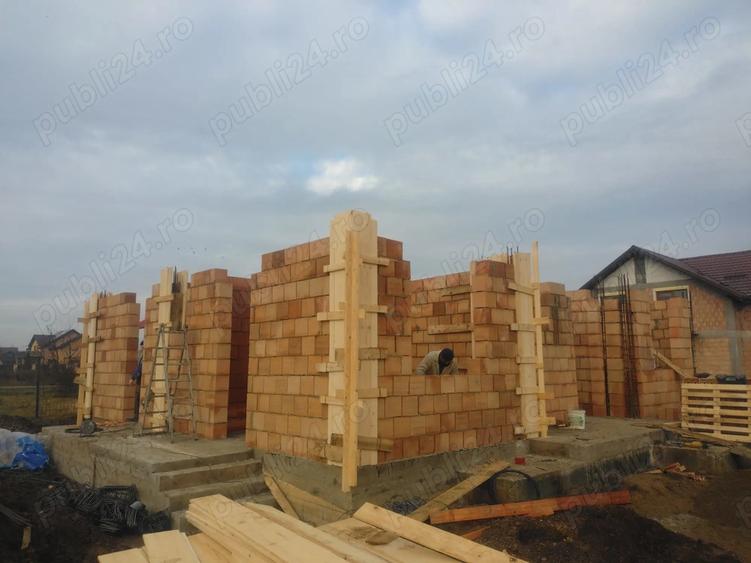 Case la ro?u in faza de proiect sau la cheie. ?i teren de vanzare 1540 metri patrati - 4