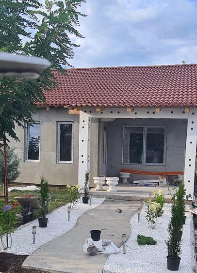 Casă cu Teren 500 Mp în Variaș