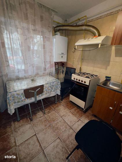 De inchiriat, 4 camere, decomandat, bilateral, centrala proprie, 400 - 3