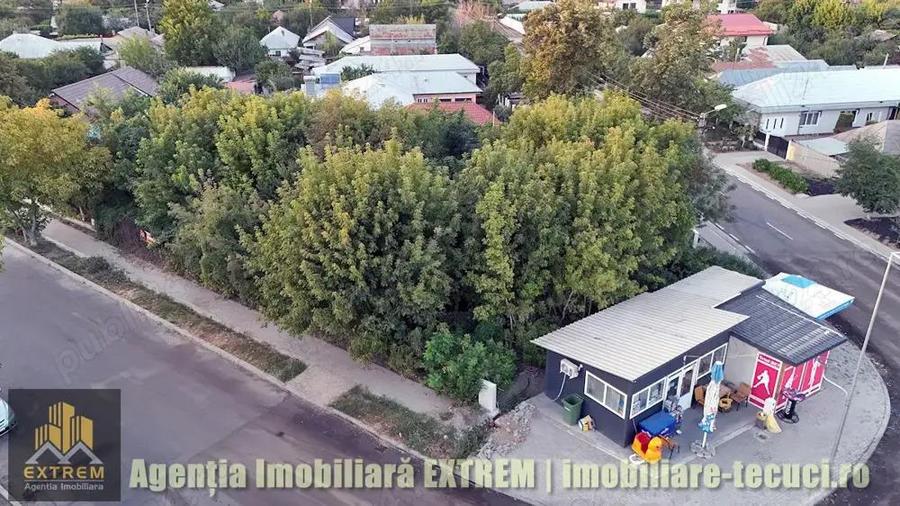 Teren intravilan de 711 mp in Tecuci, in zona 8 col?uri, deschidere 32mp - 4