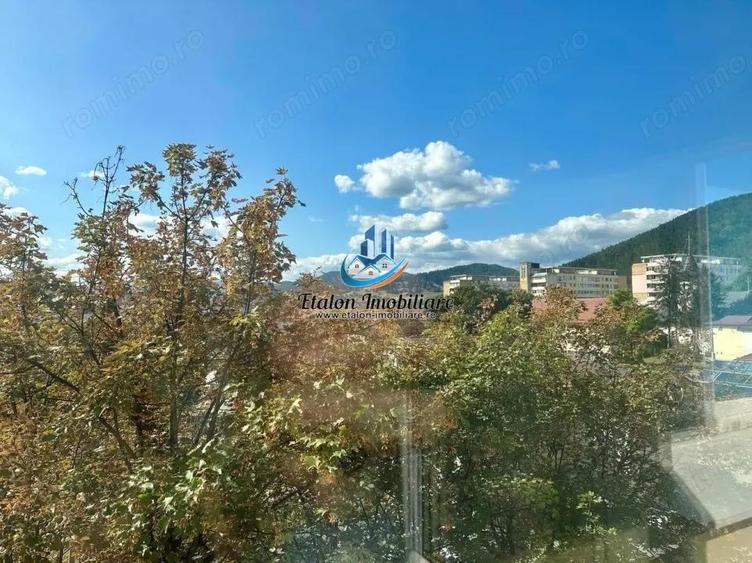 Inchiriez Apartament 2 camere semidecomandat, Str. Mihai Eminescu - 9