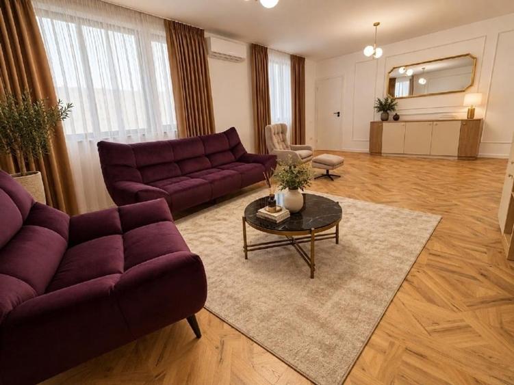 Apartament cu 4 camere decomandat în Faleza Nord