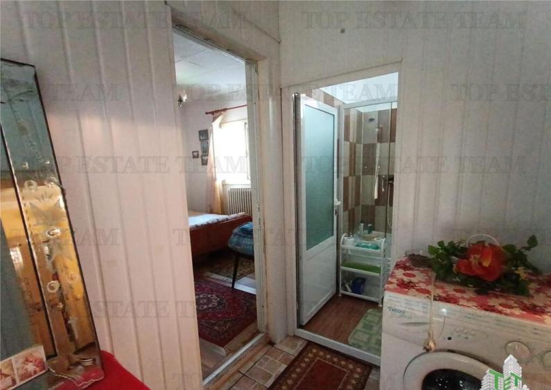 Casa, gradina si curte intr - un peisaj de poveste, aici in - 17
