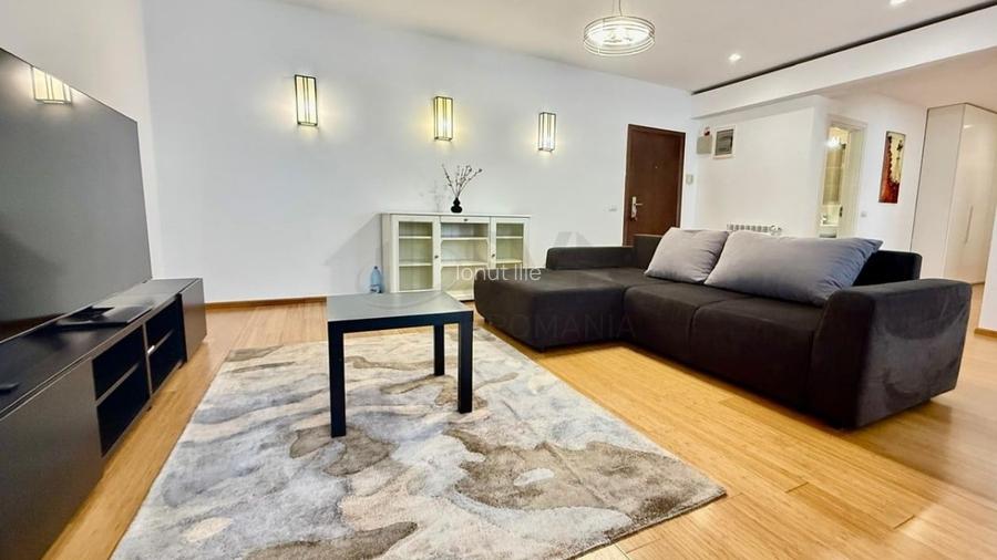 Apartament cu 4 camere decomandat în Pipera