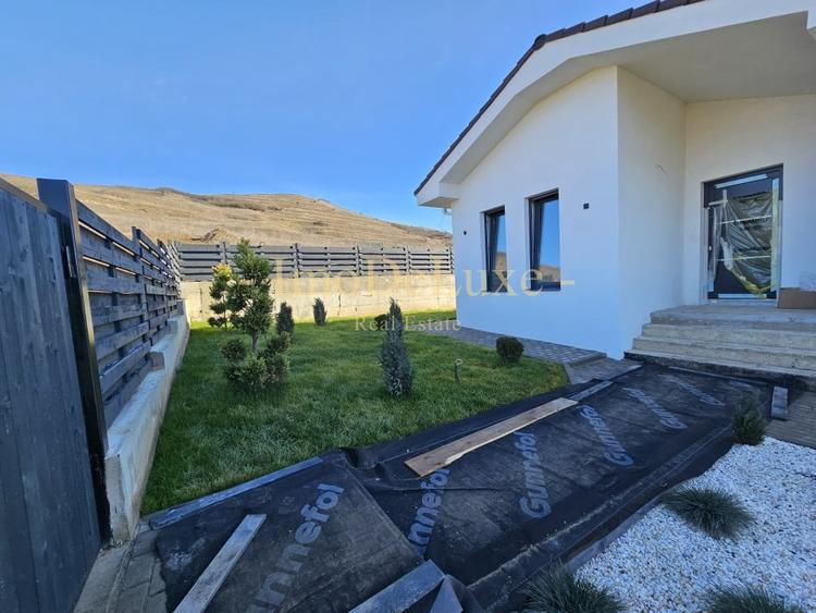 Casa individuala 1 nivel, teren 900 mp, 107 mp utili, 4 cam, com. Jucu - 2