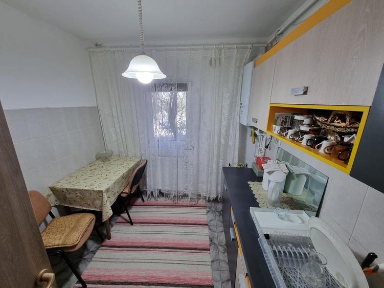 Faleza nord-apartament 2 camere decomandat cu gaze - 9