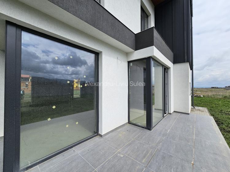 Casa individuala cu 5 camere, teren 600mp, Cristian