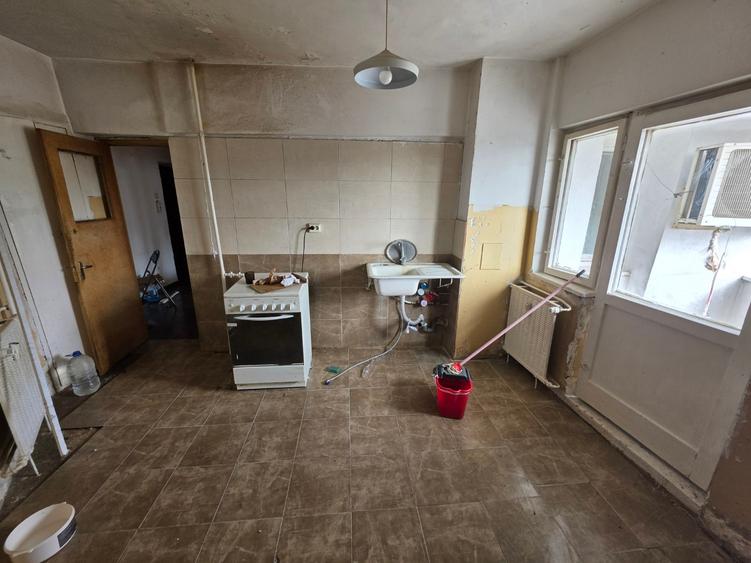 Calea Giulesti, chiar vav stadion, stradal, vedere fata, bloc 1989, 77 mp - 8