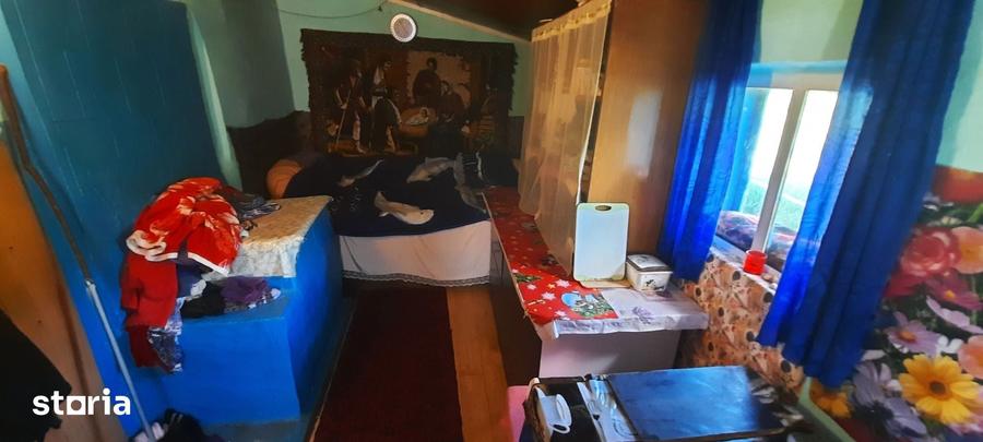 Casă cu 2 camere cu Teren 3000 Mp în Erbiceni