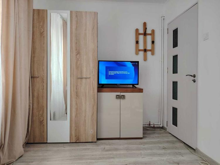 Proprietar , inchiriez pe termen lung apartament 2 camere - 2